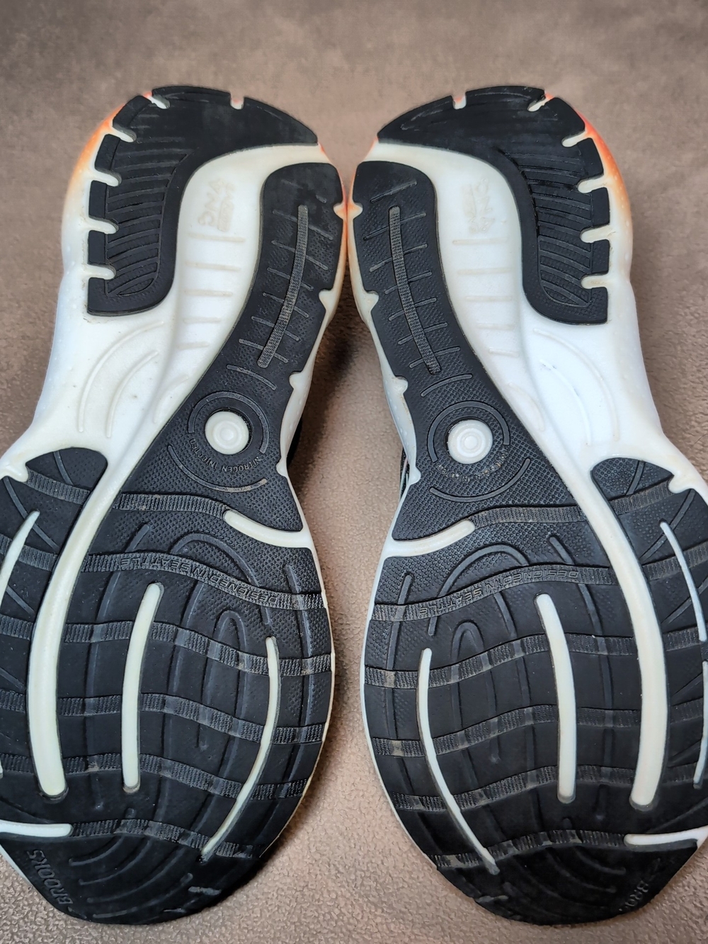 Brooks Glycerin 2.0 Black Women's Running Shoes with Orange Gradient Heel Size 9 - Picture 9 of 12
